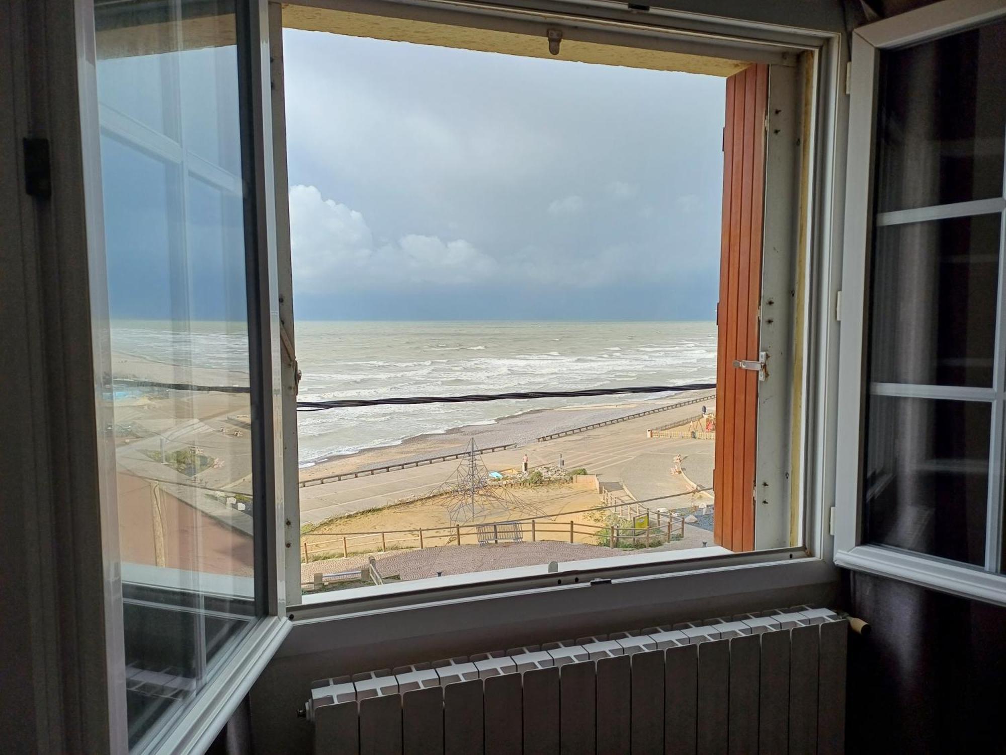 Au Gre Des Marees 2 Appartement Face A La Mer 2Eme Etage Ault Exterior foto